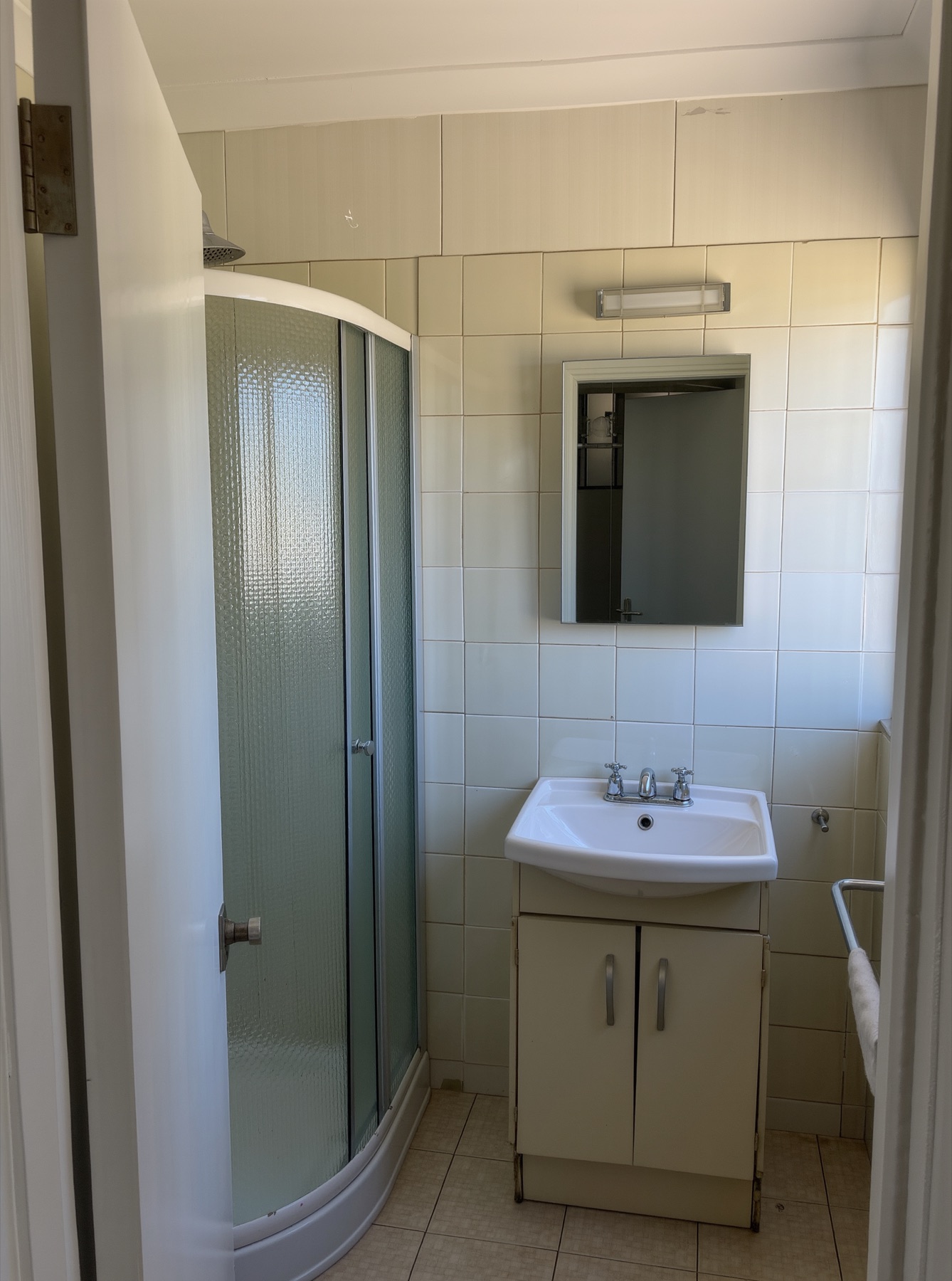 Illustration of a typical dated bathroom