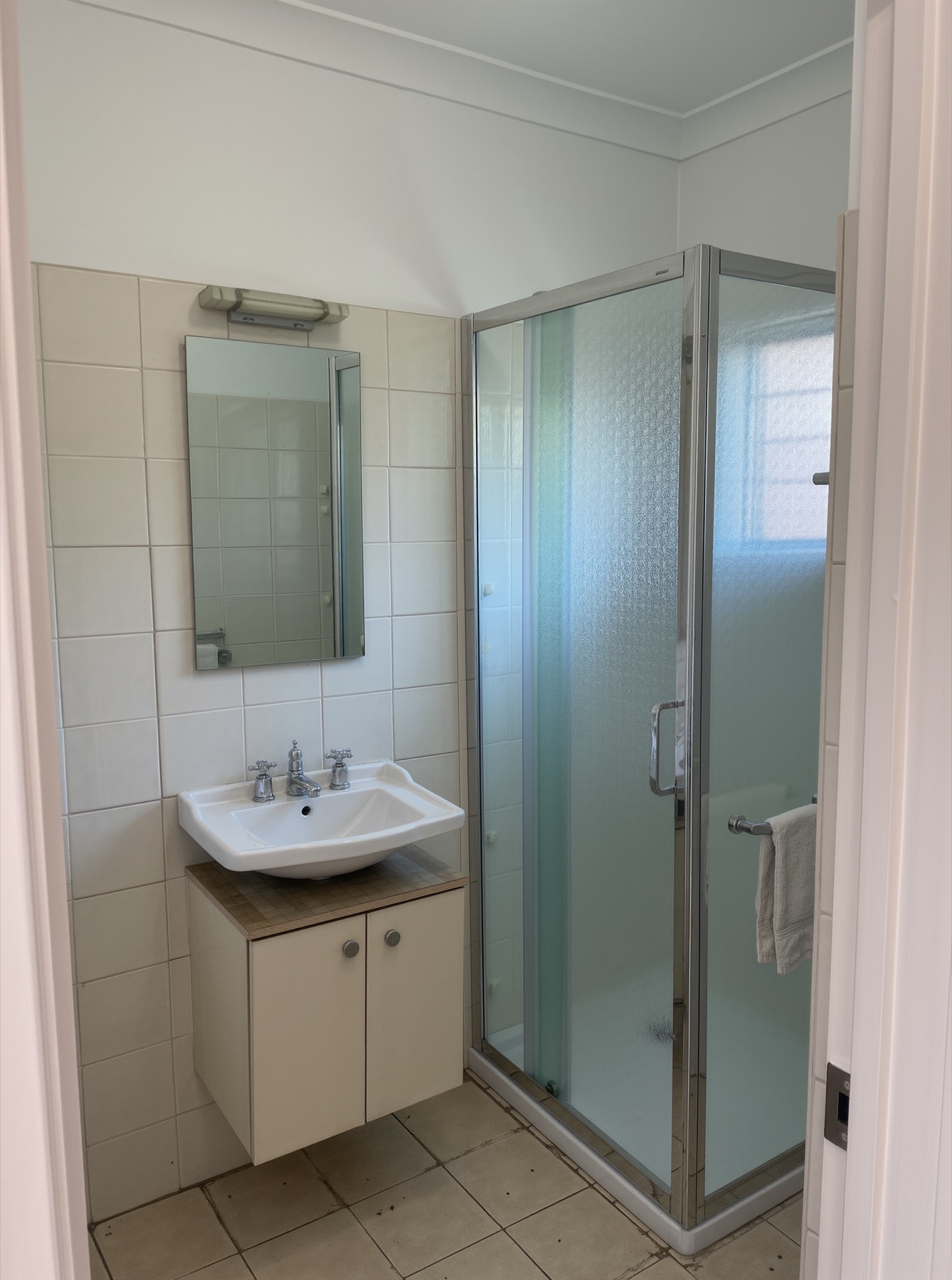 Illustration of a typical dated bathroom